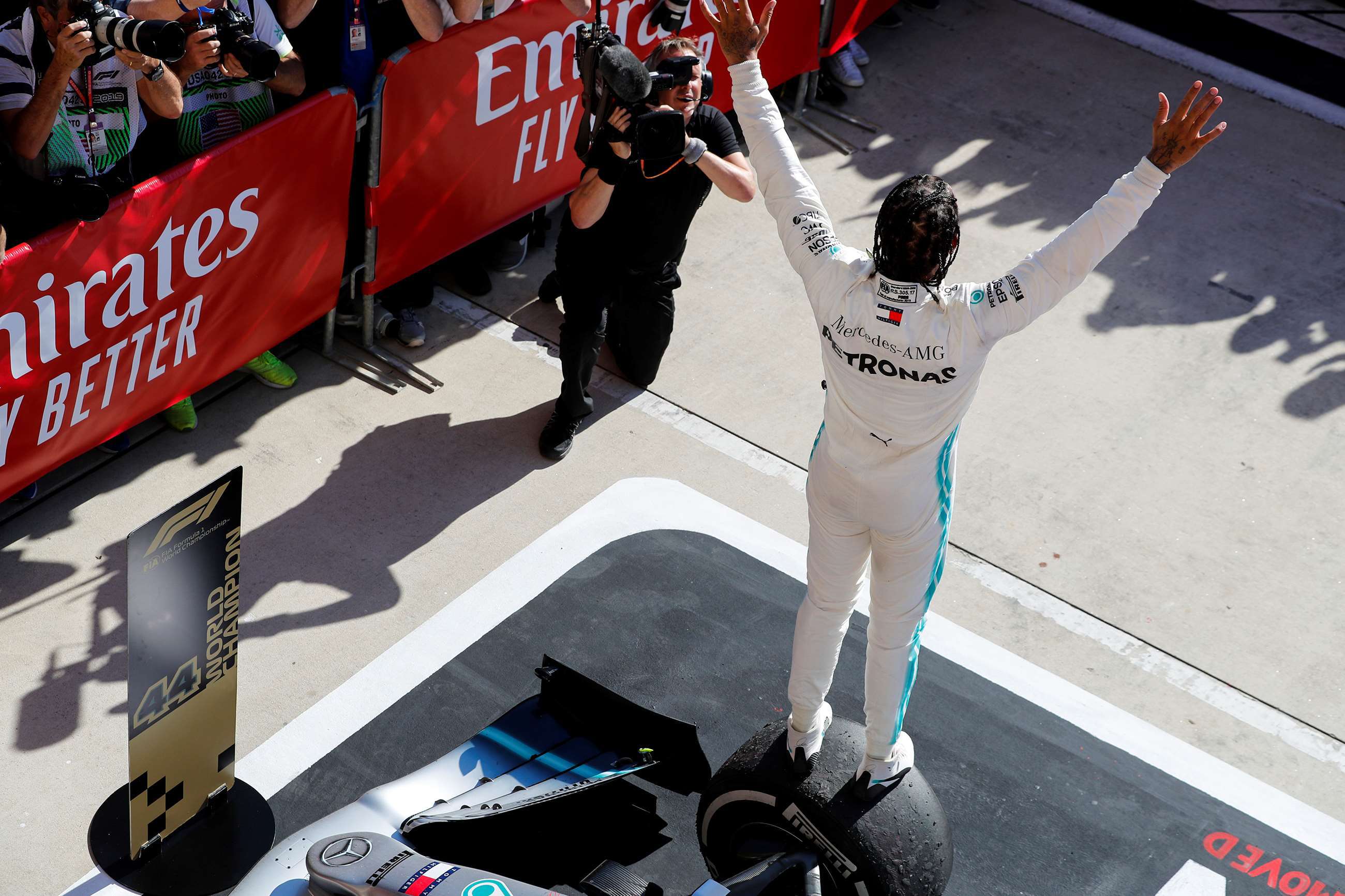 f1_us_grand_prix_lewis_hamilton_mercedes_champion_04111903.jpg