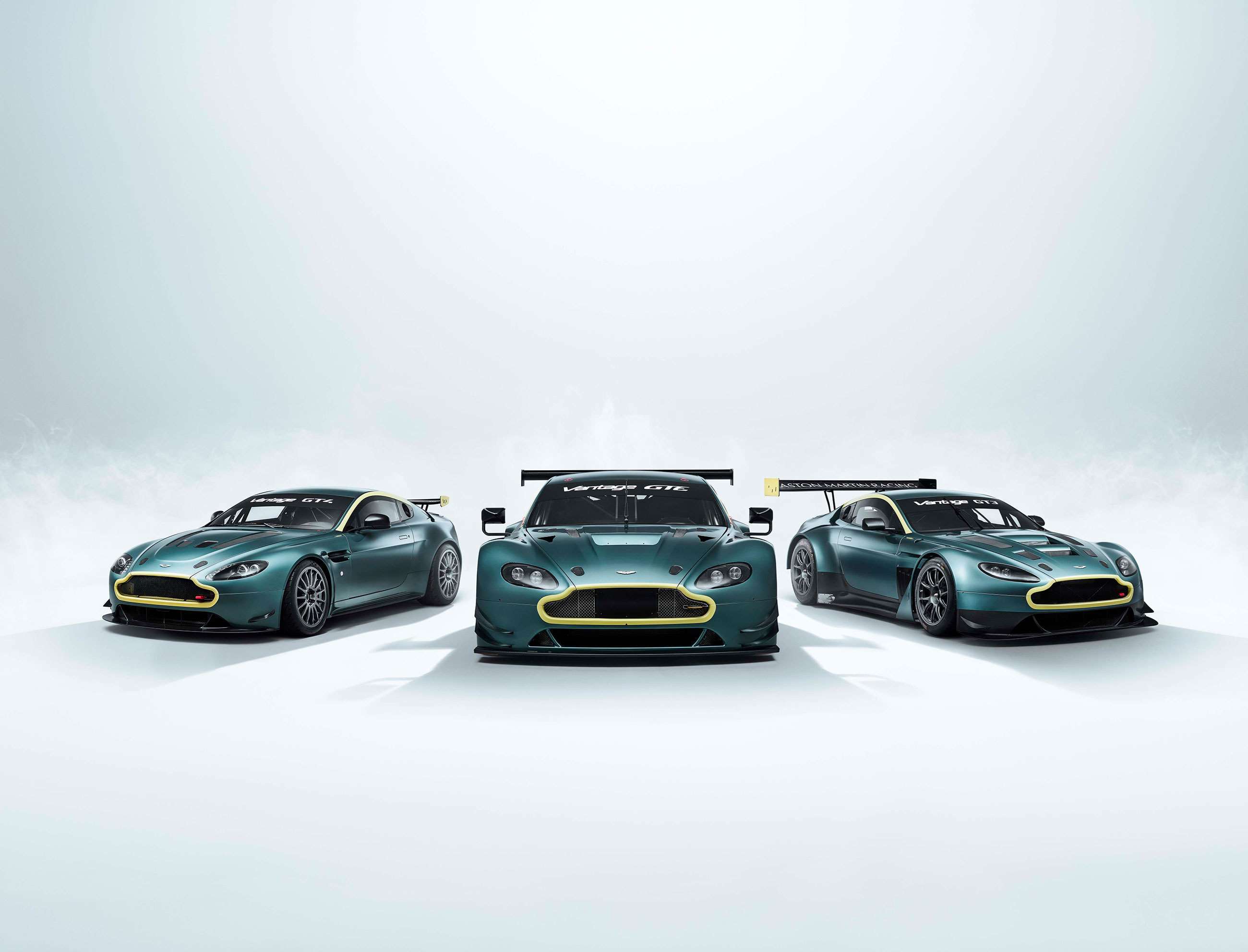 aston-martin-vantage-legacy-collection-goodwood-23112020.jpg