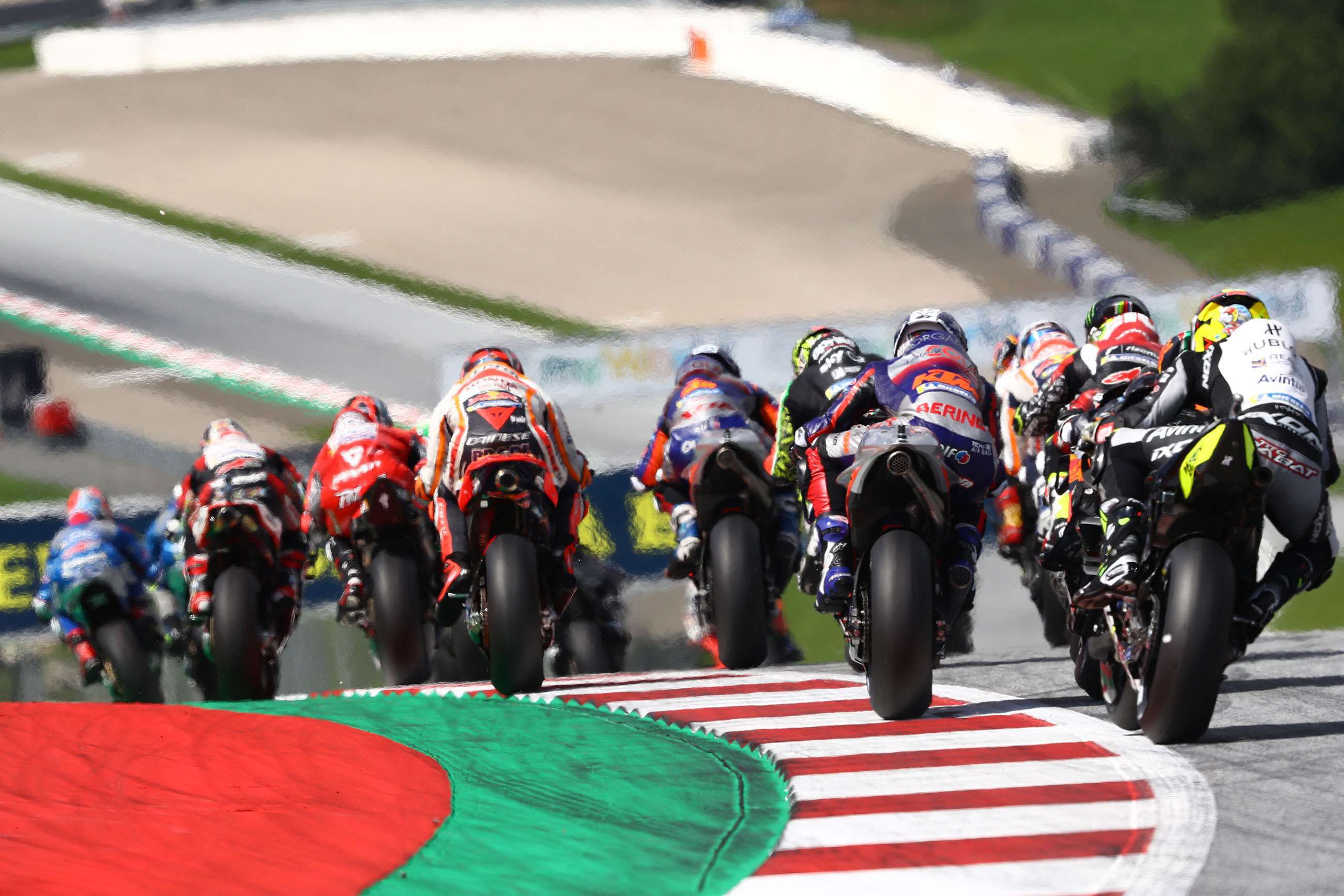 motogp-2020-austria-race-start-gold-and-goose-mi-goodwood-03122020.jpg