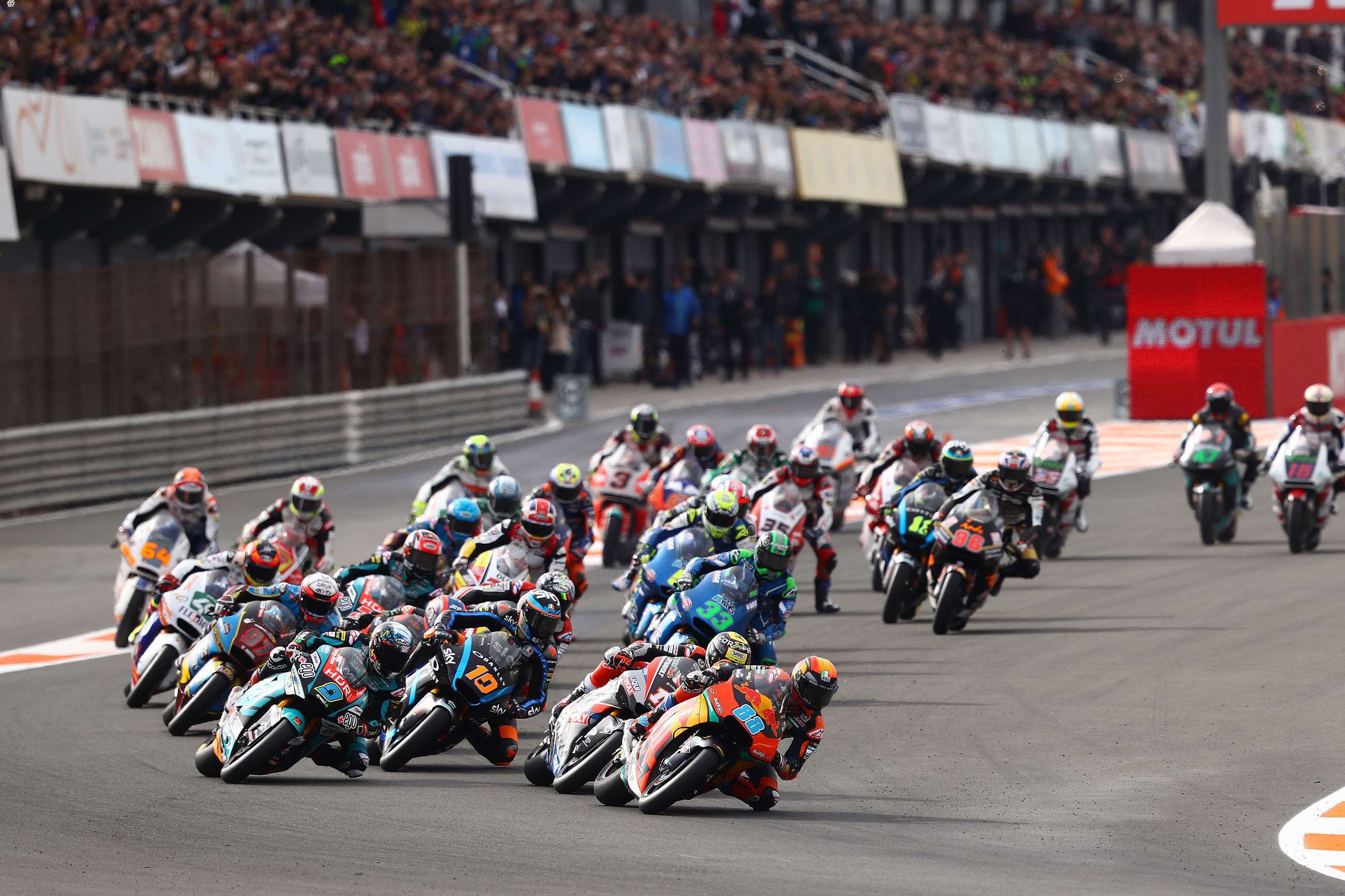 moto2-2020-preview-valencia-19-gold-and-goose-mi-goodwood-13072020.jpg