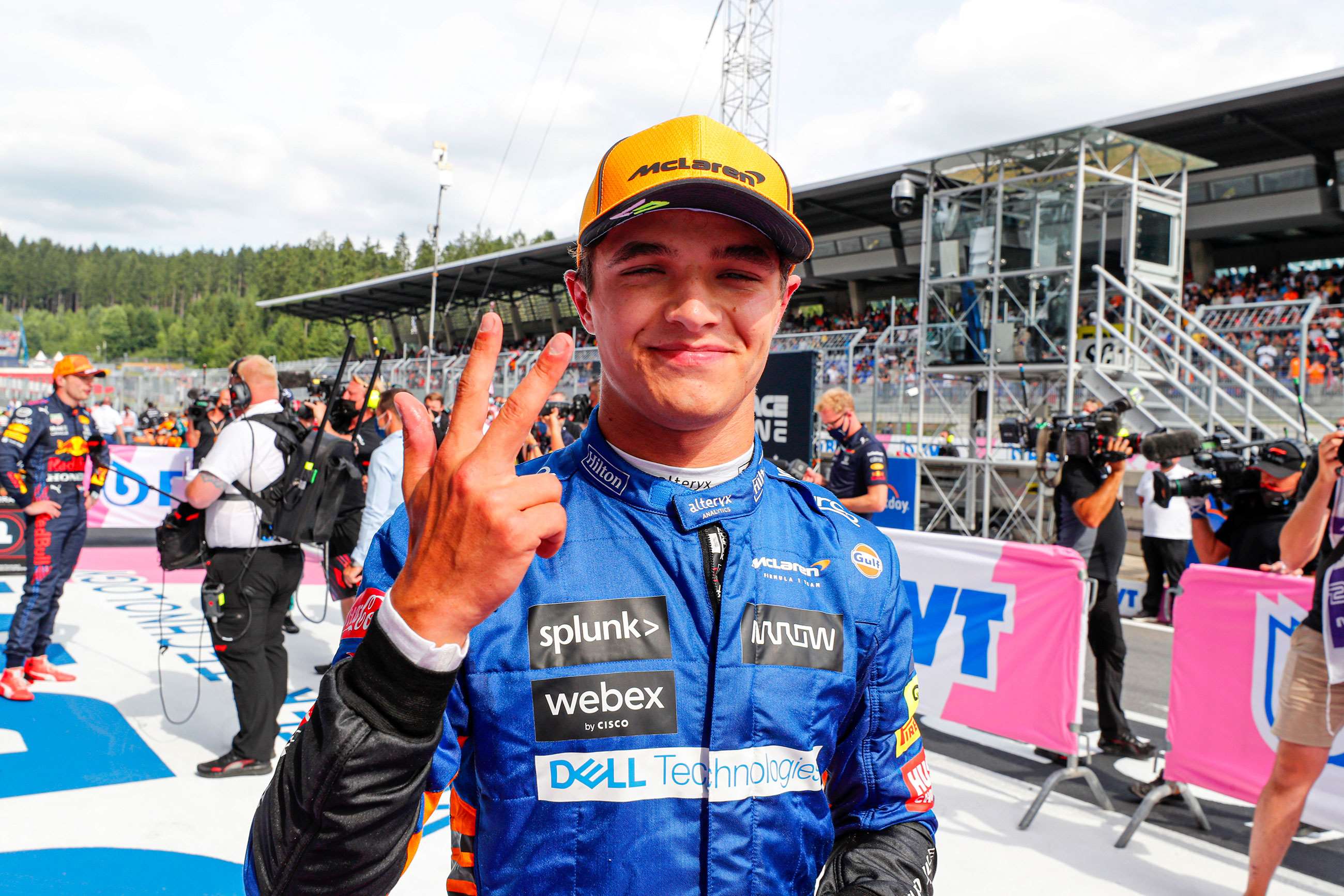 Lando Norris signs new McLaren contract to 2025 GRR