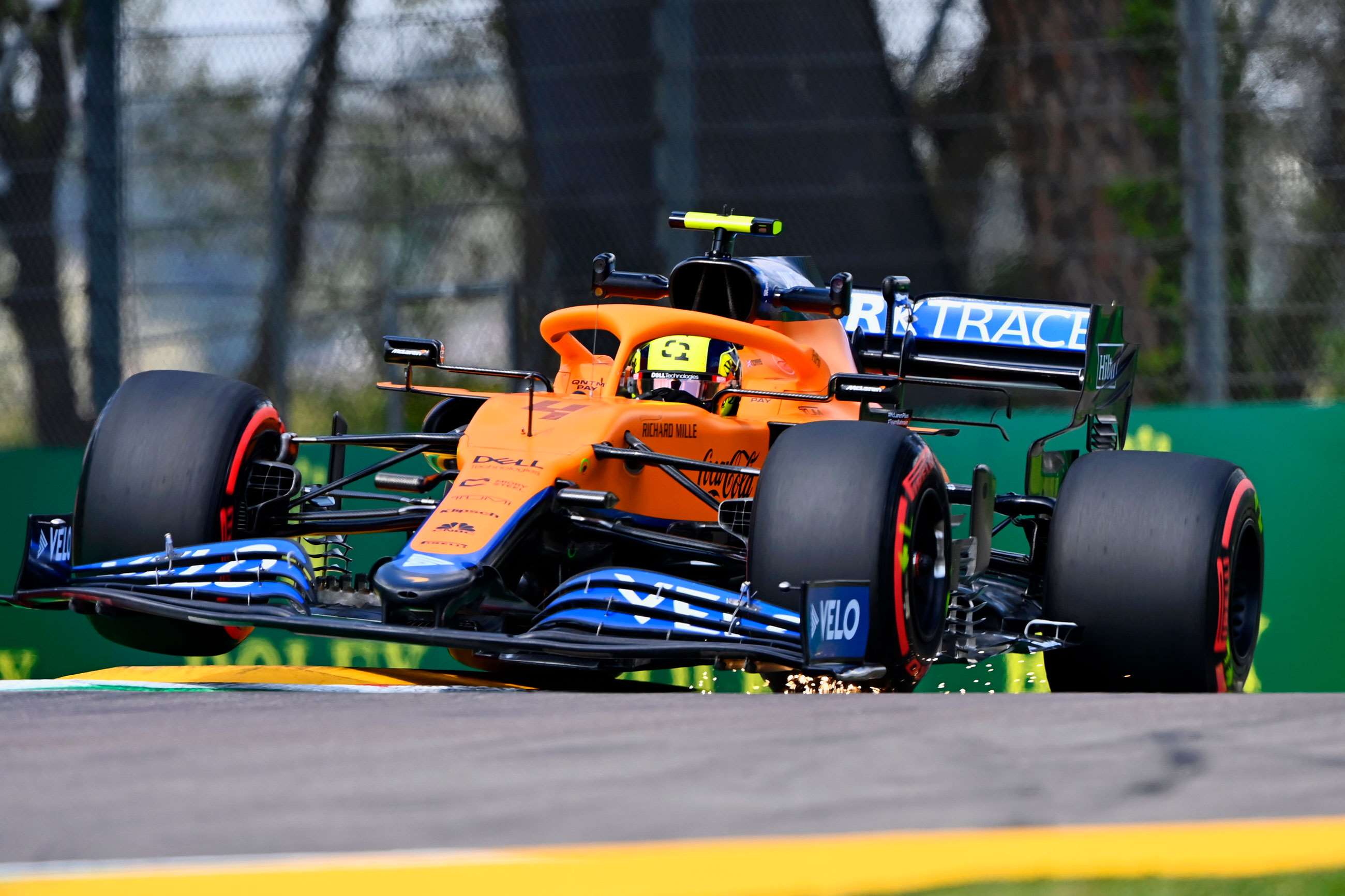 Lando Norris signs new McLaren contract to 2025 GRR