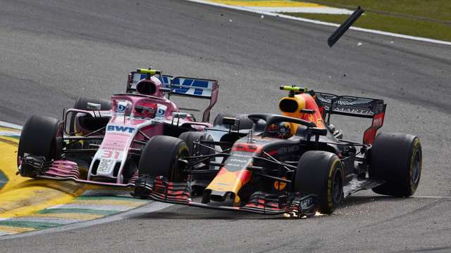 2-f1-2018-belgium-max-verstappen-esteban-ocon-crash-steve-etherington-mi-14032022.jpg