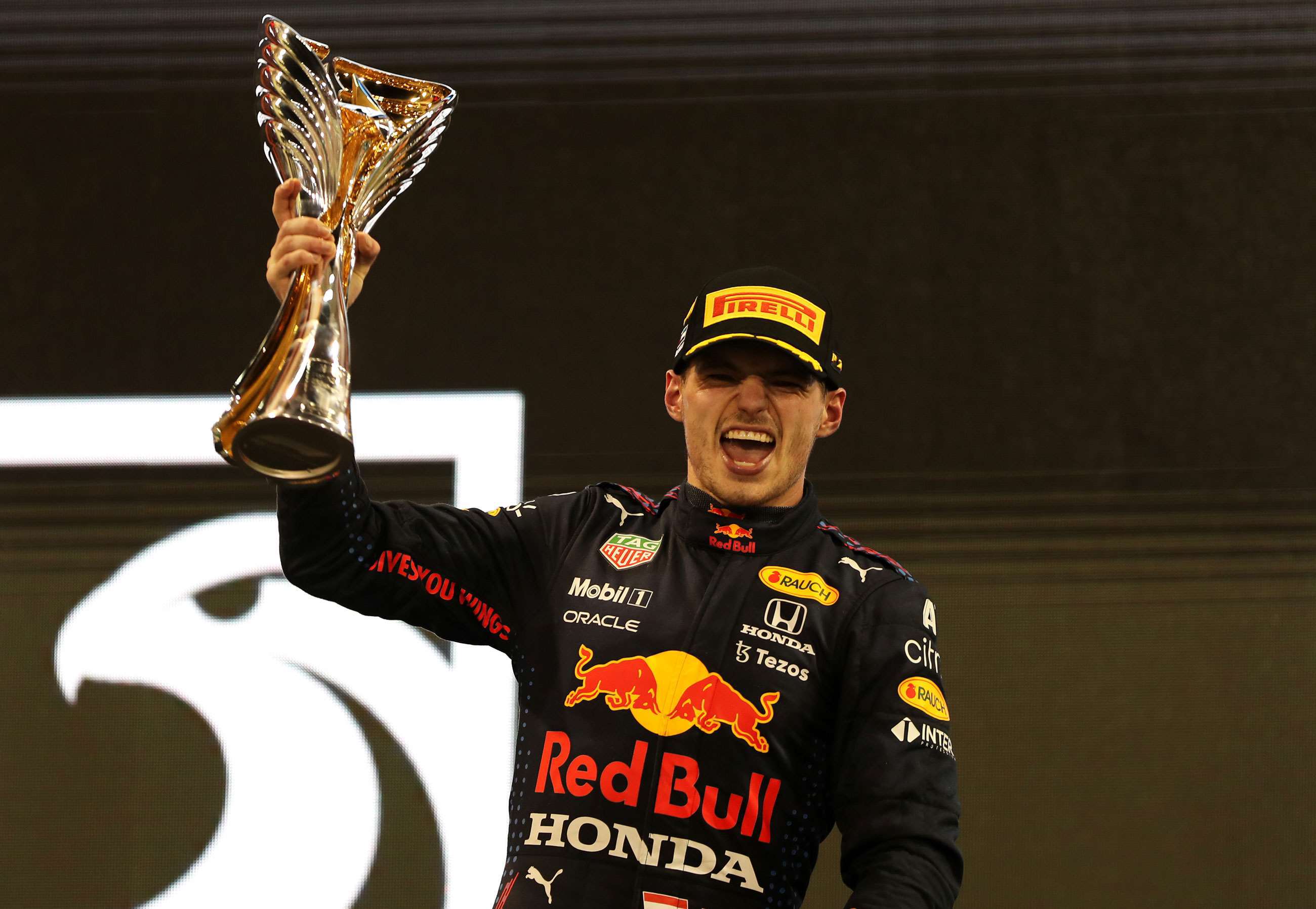 max-verstappen-2028-contract-abu-dhabi-2021-03032022.jpg