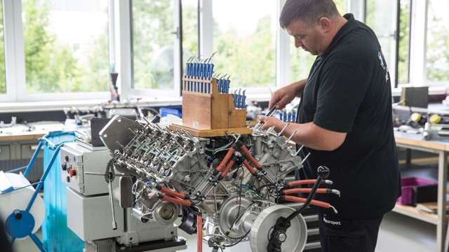 bmw-m-hybrid-v8-engine-03.jpg