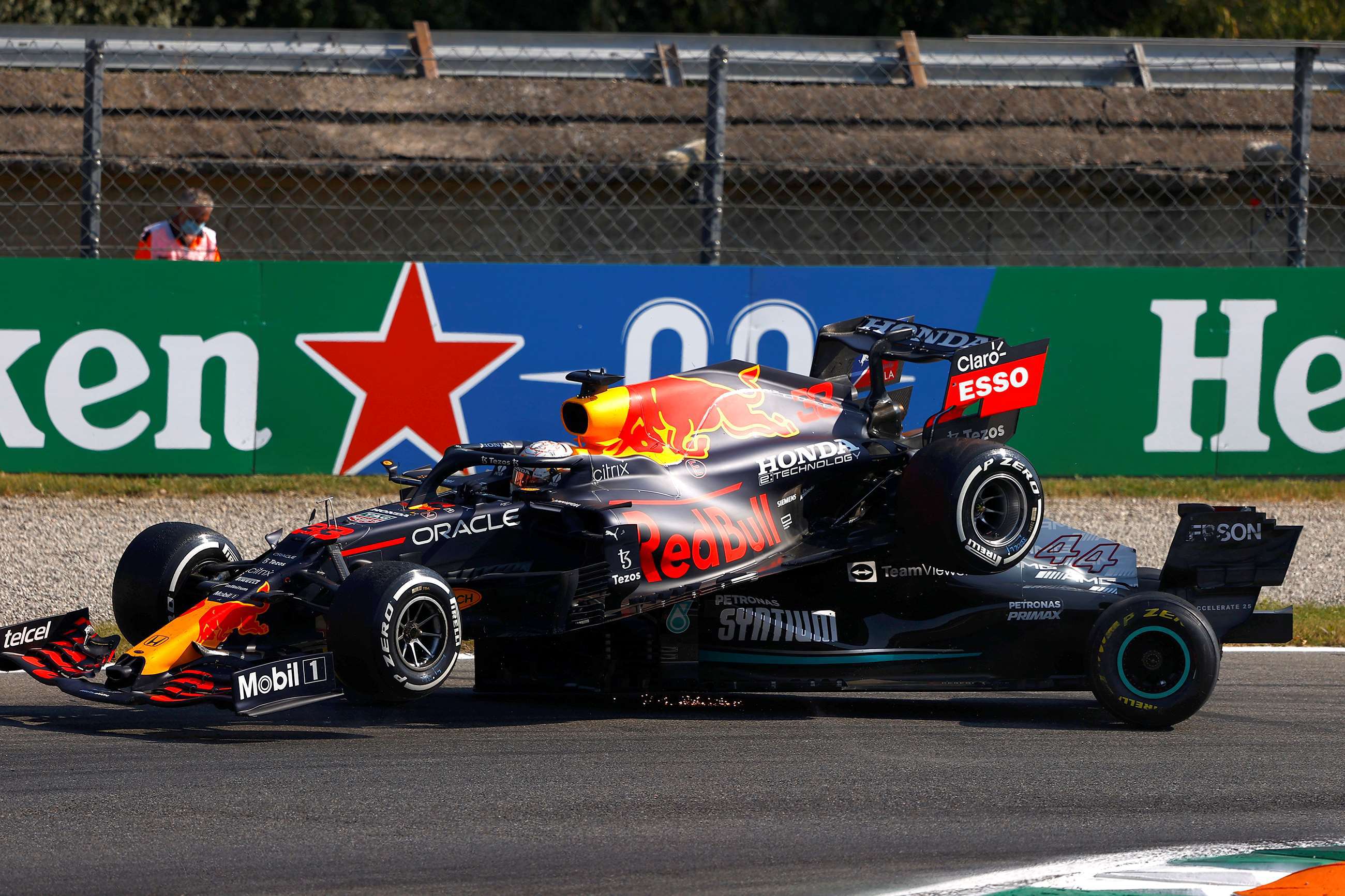 formula-1-halo-saves-lives-03.jpg