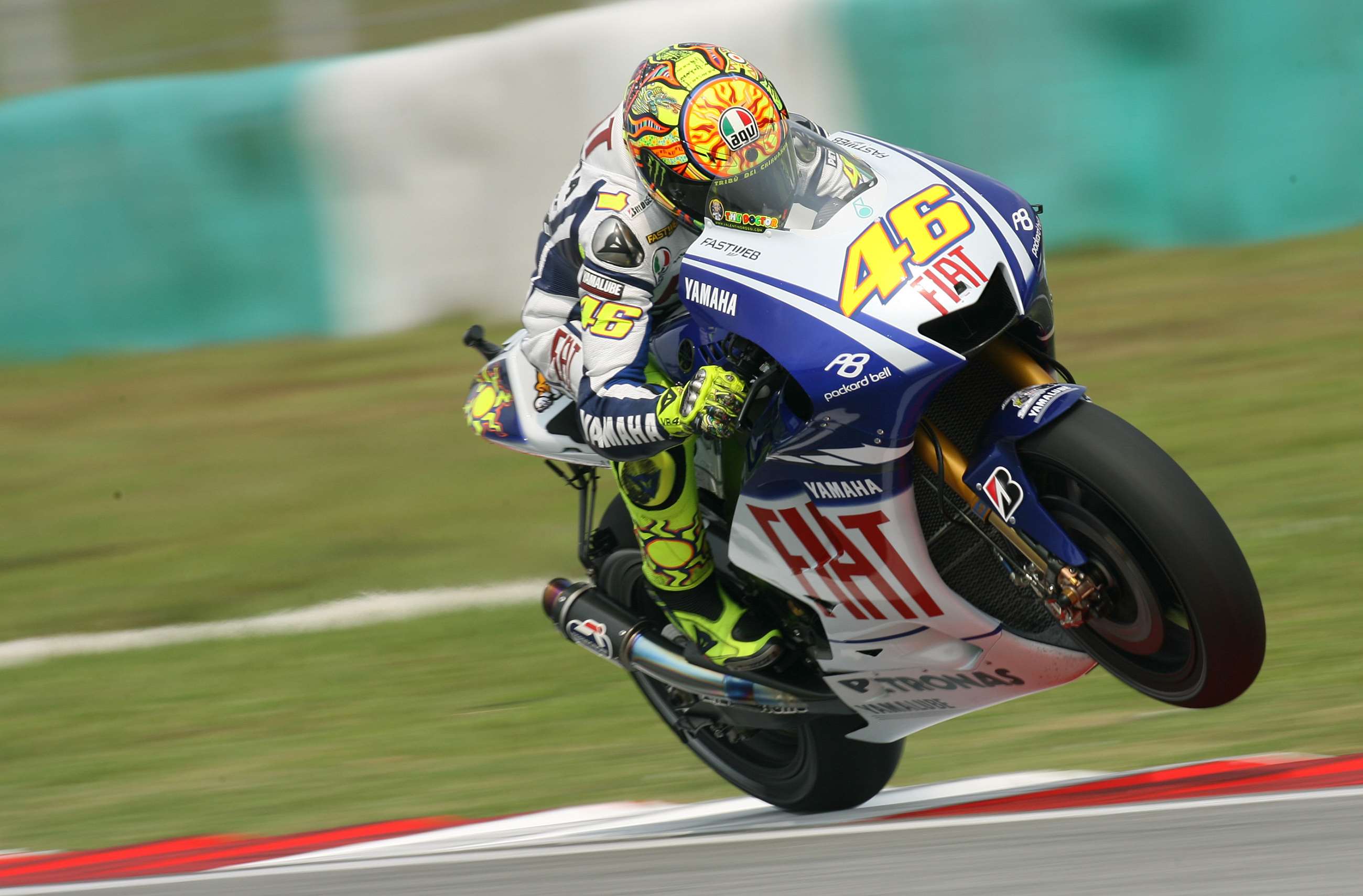 Valentino rossi discount still racing