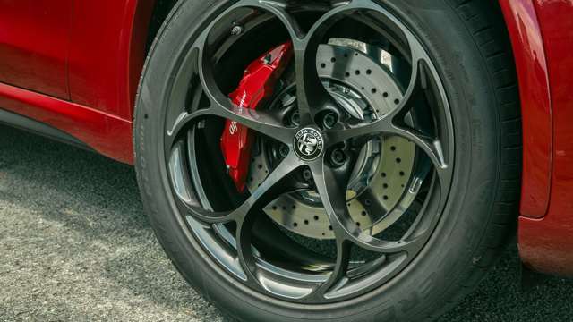 alfa-romeo-stelvio-quadrifoglio-wheels-brakes-goodwood-09122020.jpg