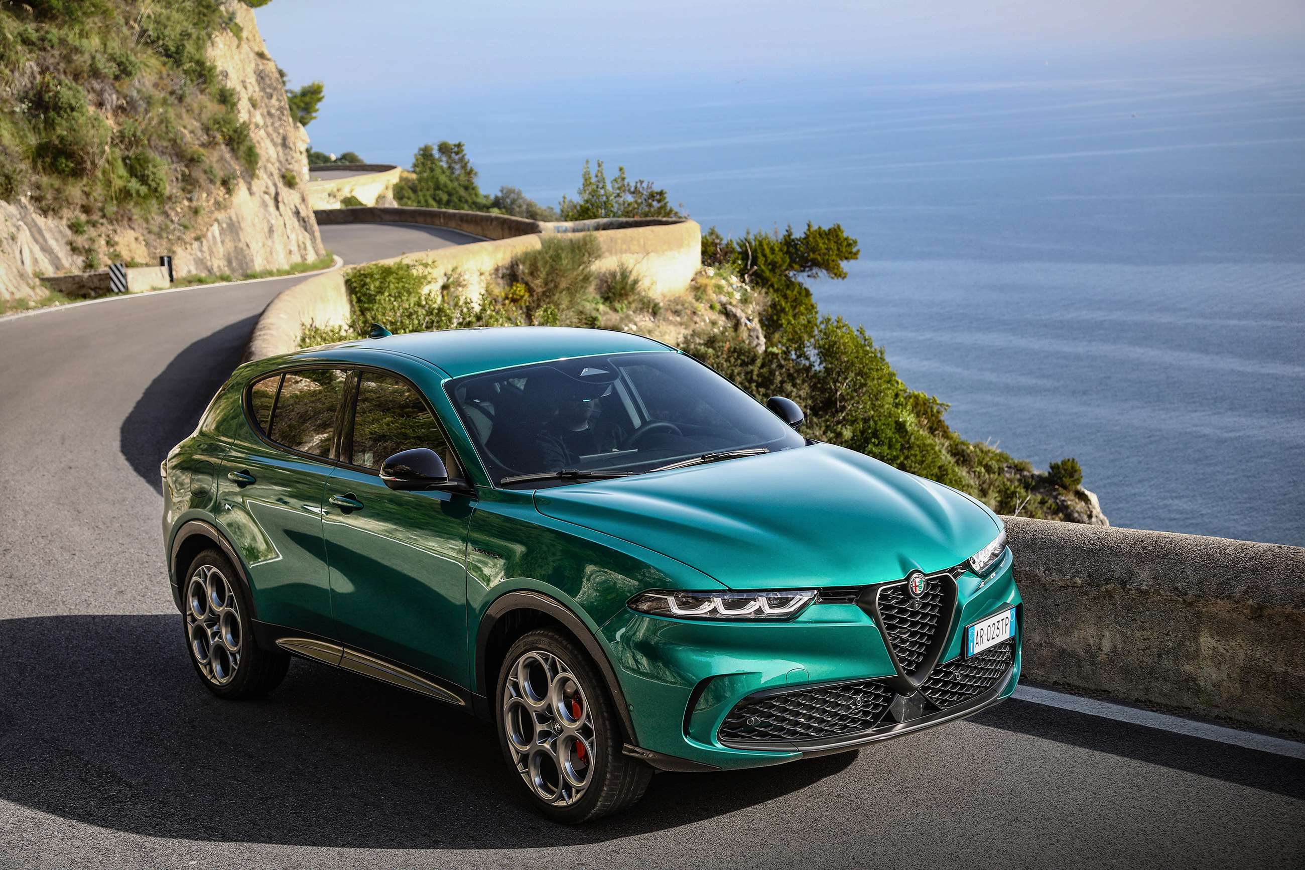 First Drive: Alfa Romeo Tonale PHEV 2022 Review | GRR