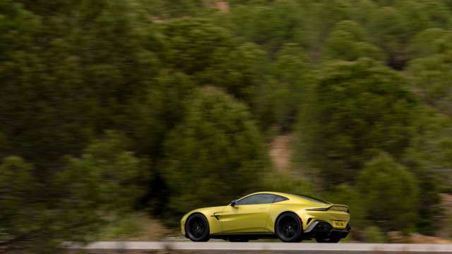 aston-martin-vantage-2024-review-first-drive-33.jpg