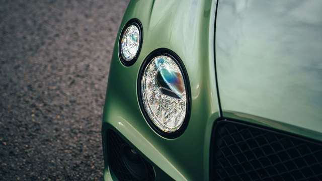 bentley-continental-gt-v8-lights-goodwood-14042021.jpg