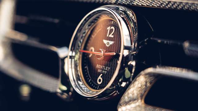 bentley-flying-spur-clock-goodwood-03072020.jpg