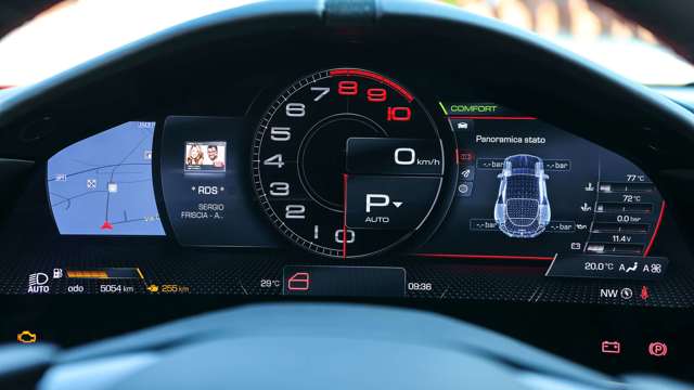 ferrari-roma-dials-instrument-cluster-goodwood-11082020.jpg