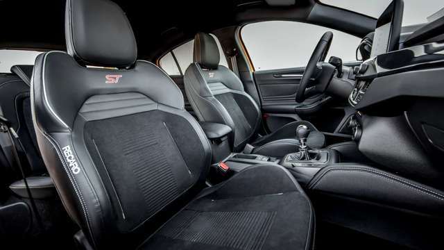 ford-focus-st-review-seats-goodwood-10072019.jpg