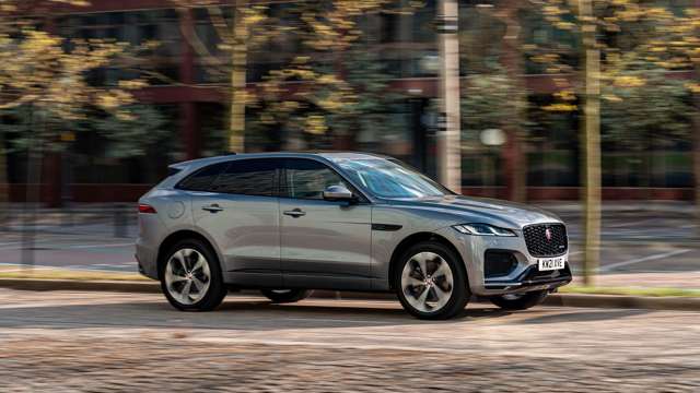 jag_f-pace_22my_03_r-dynamic_driving-4_110821.jpg