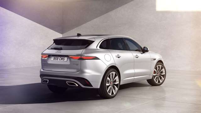 jag_f-pace_22my_03_r-dynamic_exterior_rear_3-4_110821.jpg