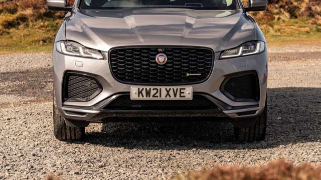 jaguar-f-pace-p400e-r-dynamic-hse-goodwood-2021-3.jpg