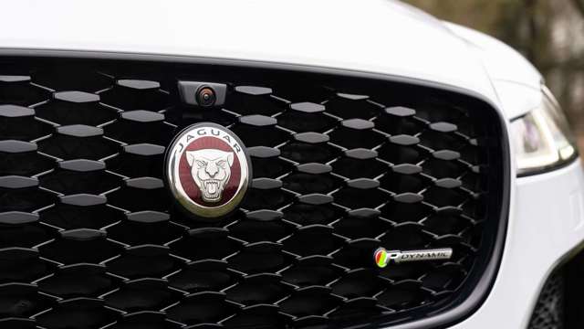 jaguar-xf-2021-badge-goodwood-26012021.jpg