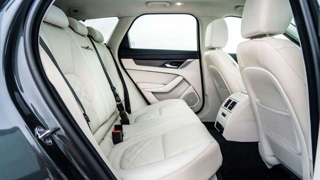 jaguar-xf-sportbrake-rear-seats-goodwood-28012021.jpg