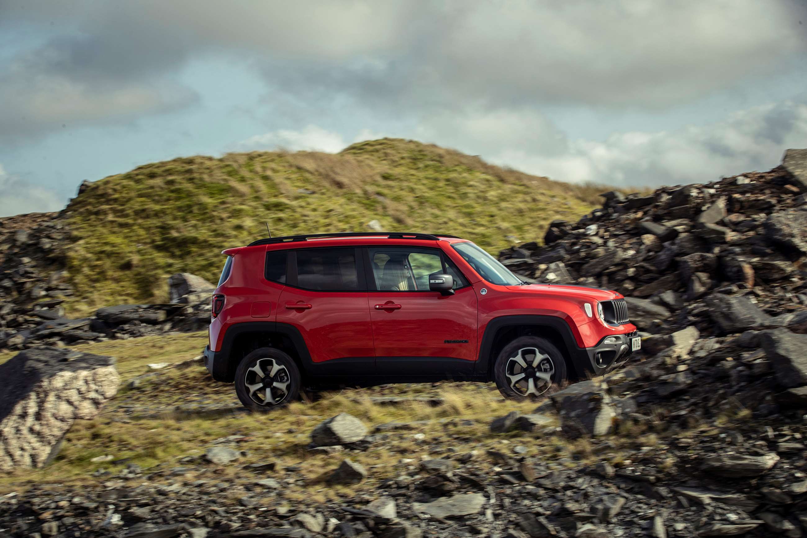 jeep-renegade-trailhawk-4xe04.jpg