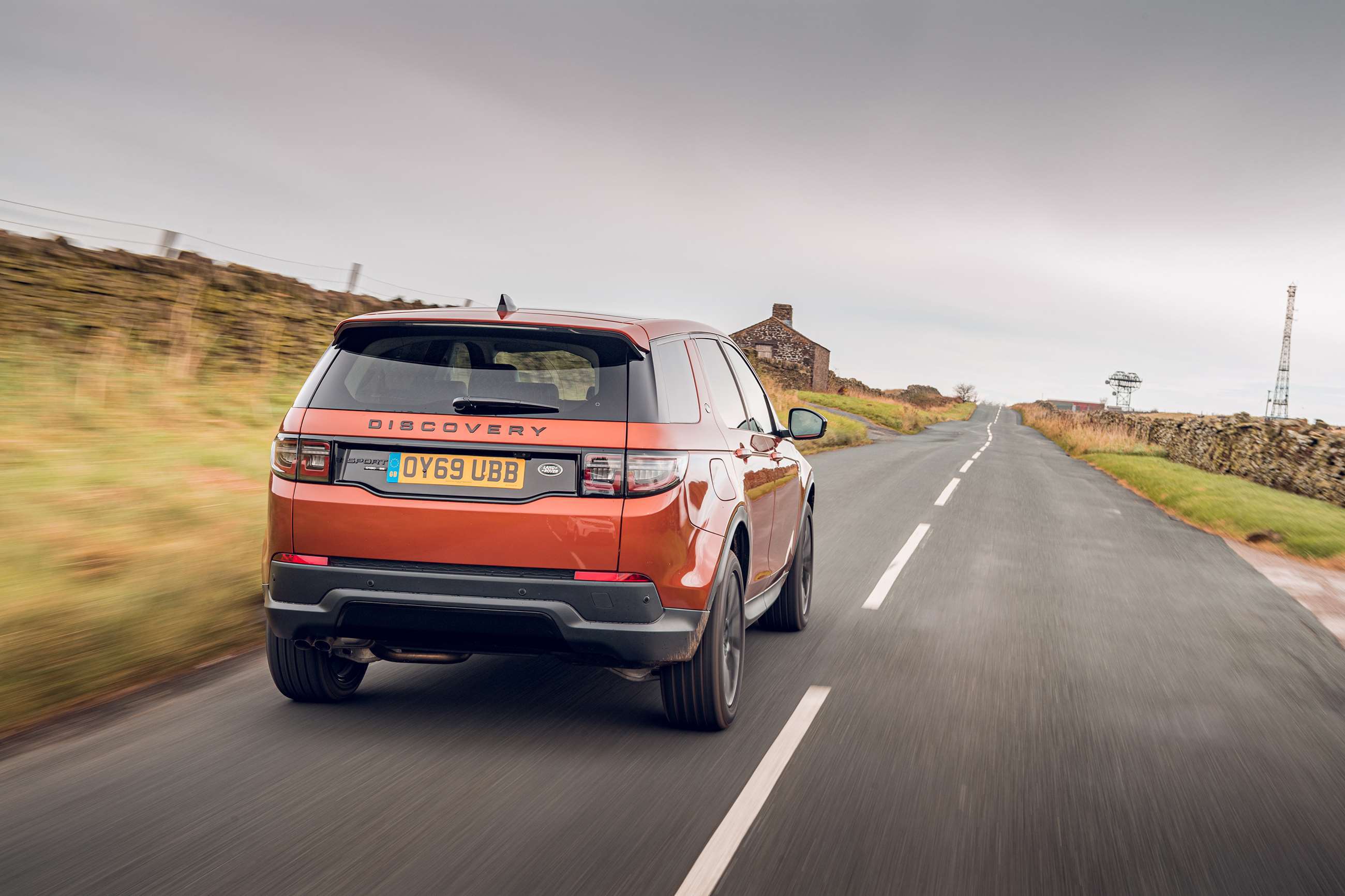 2020-land-rover-discovery-sport05111902.jpg