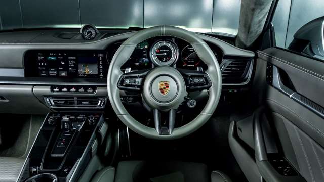 porsche-911-turbo-s-interior-goodwood-10122020.jpg
