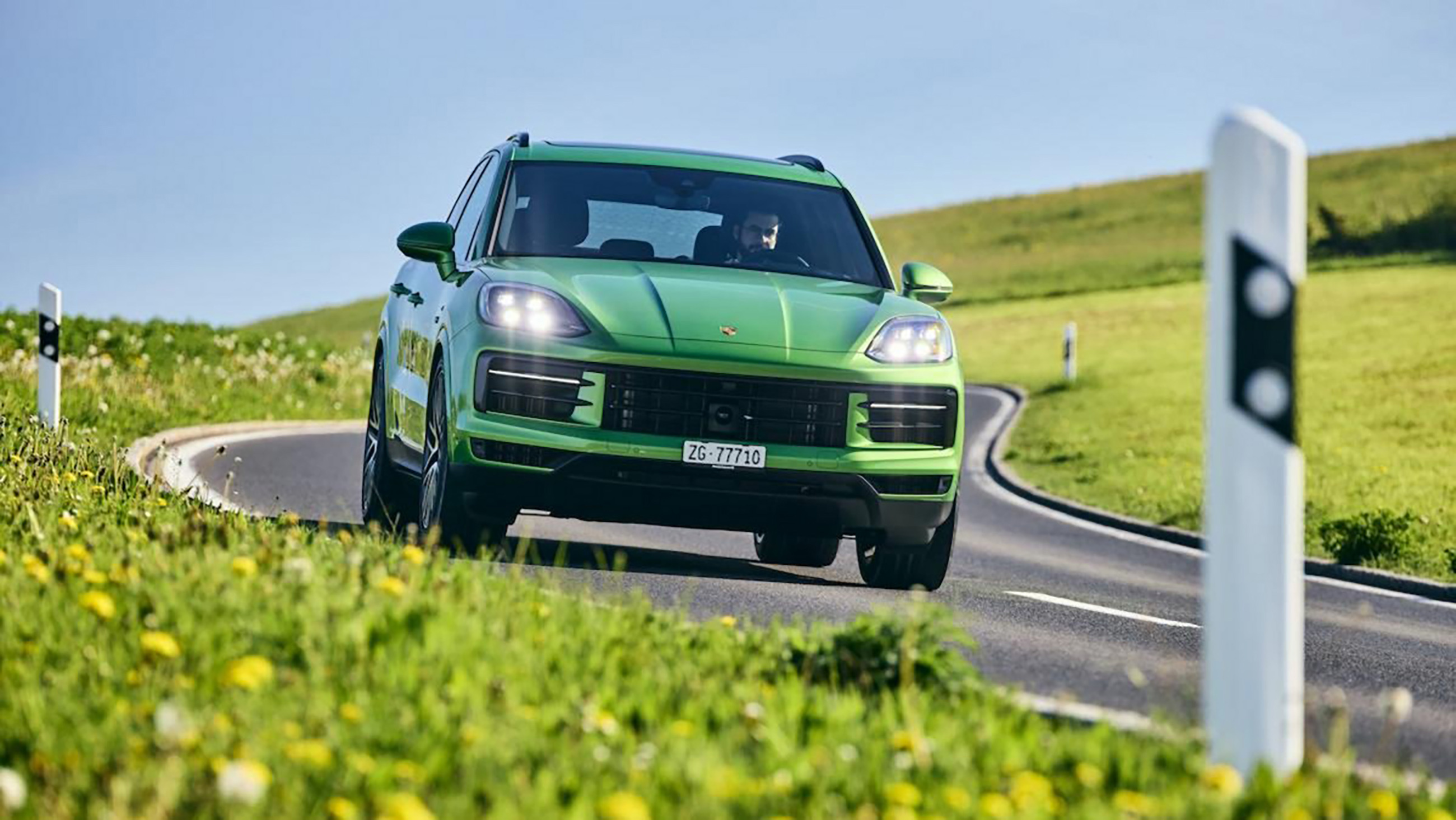 Porsche Cayenne E Hybrid Review Goodwood Test 23.jpg