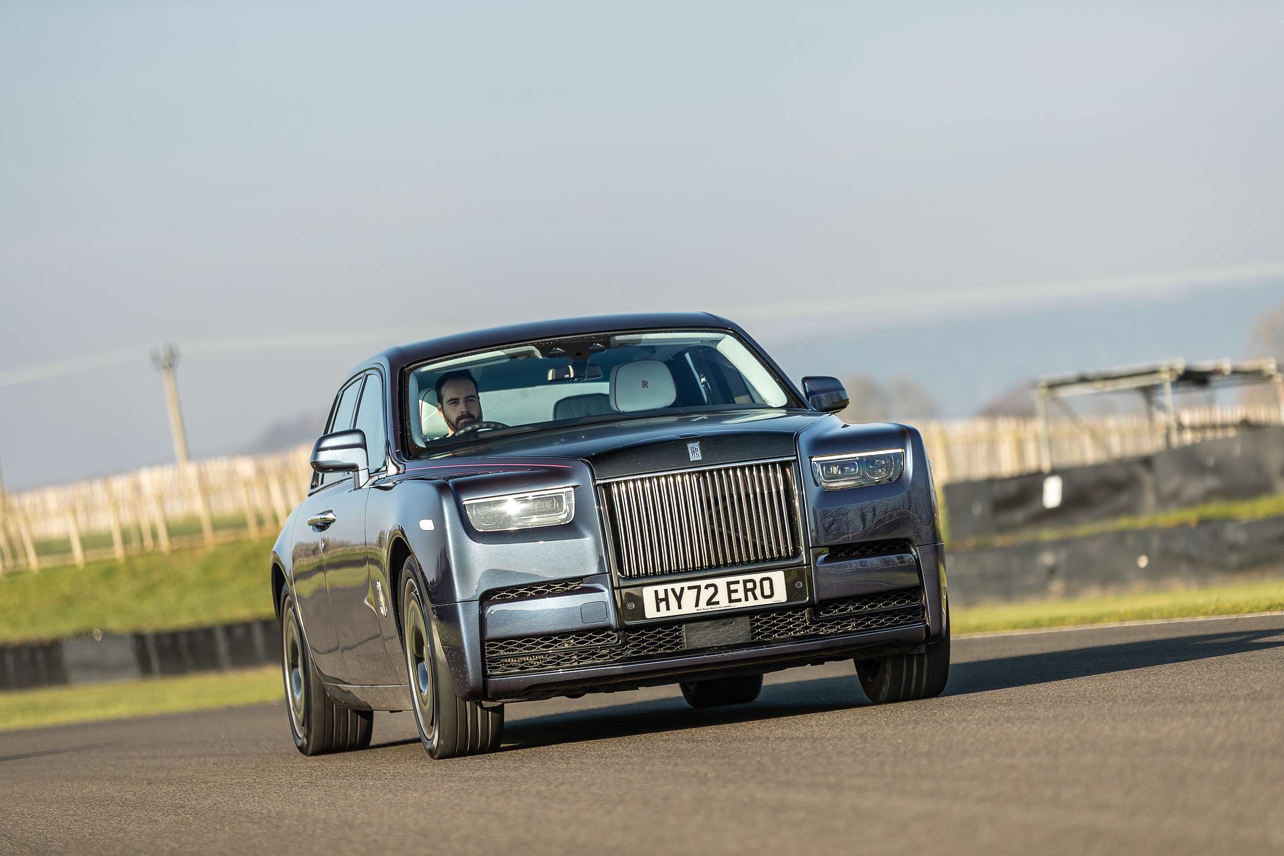 rolls-royce-phantom-goodwood-test-2023-review-01.jpg