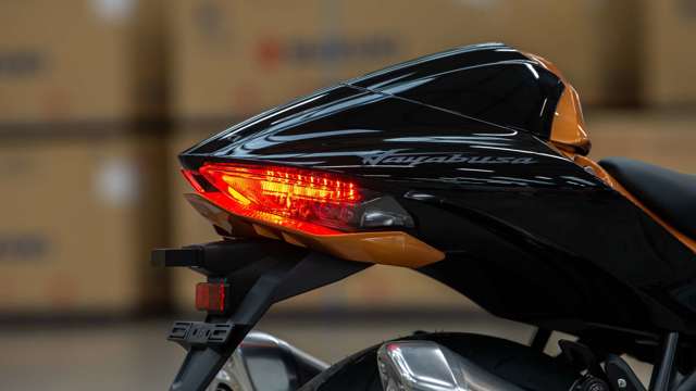 busa_detail_tail_lights_6.jpg