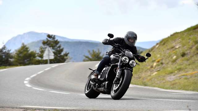 triumph-rocket-3-storm-first-ride-01.jpg