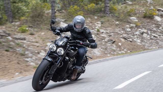 triumph-rocket-3-storm-first-ride-18.jpg