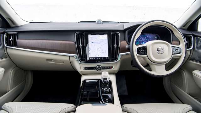 volvo-v90-recharge-review-goodwood-test-08.jpg