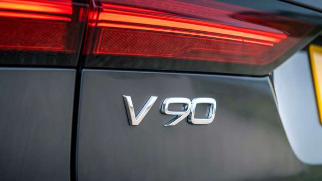 volvo-v90-recharge-review-goodwood-test-14.jpg