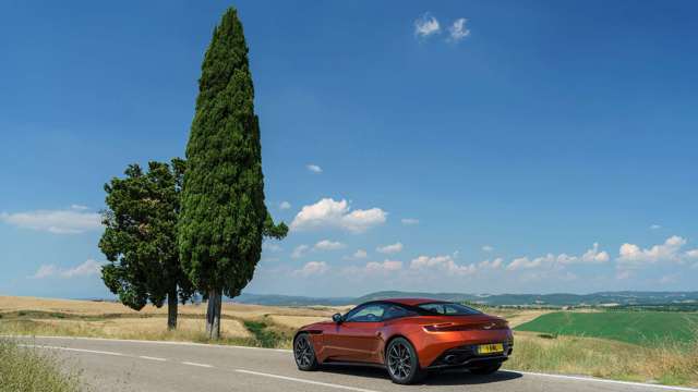 aston_martin_db11_04081607.jpg