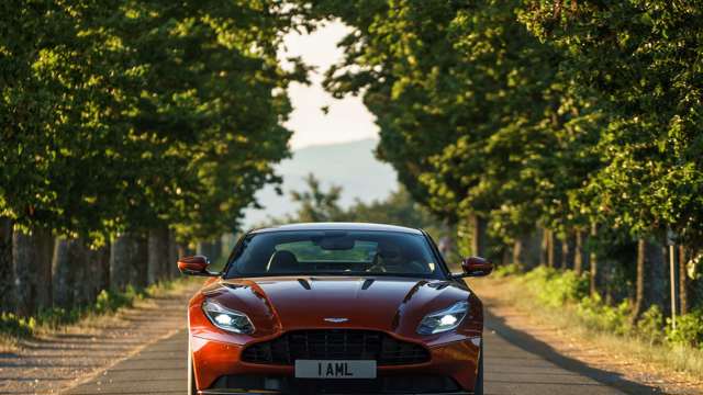 aston_martin_db11_04081620.jpg