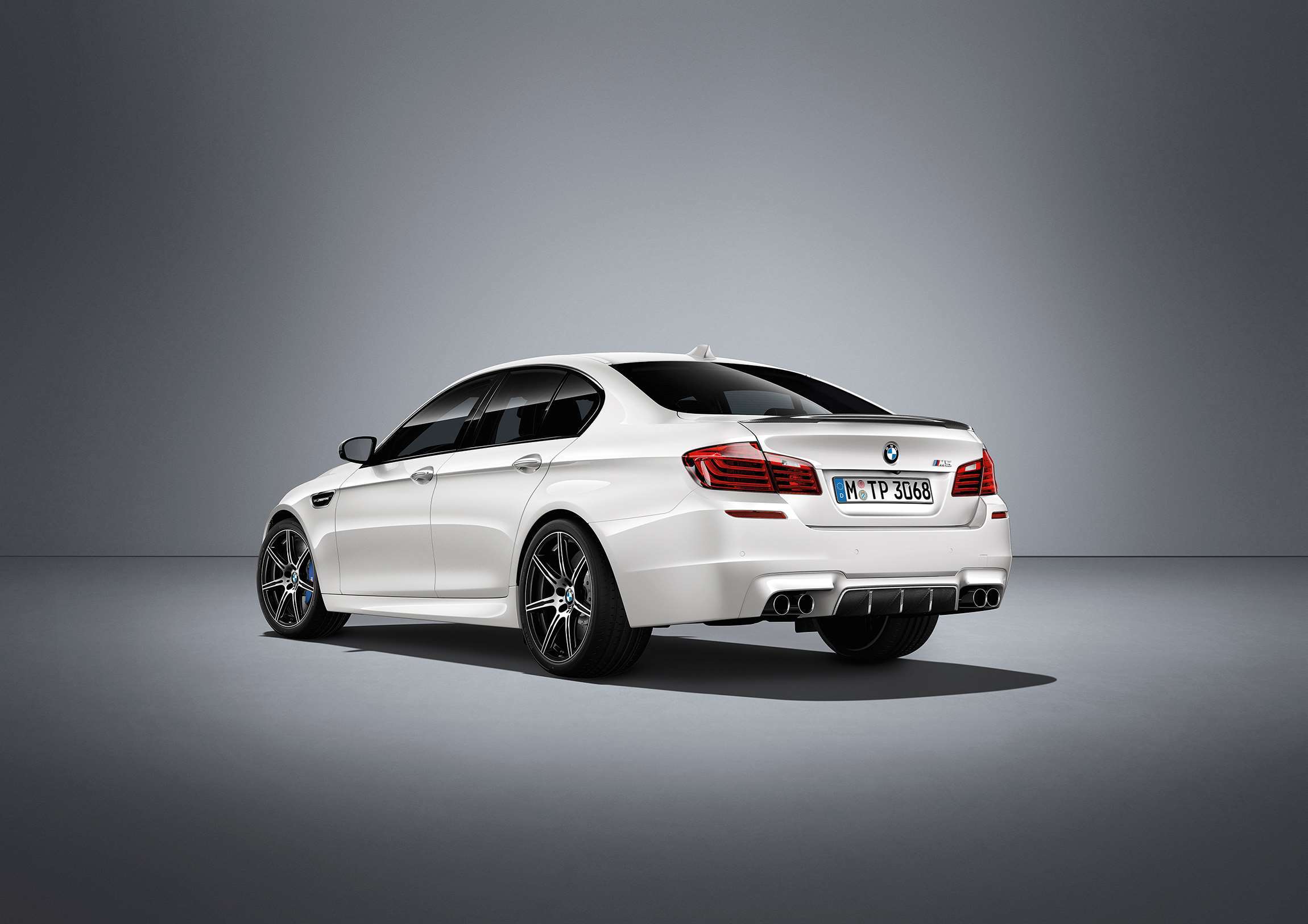 bmw_m5_competition_pack_22071601.jpg