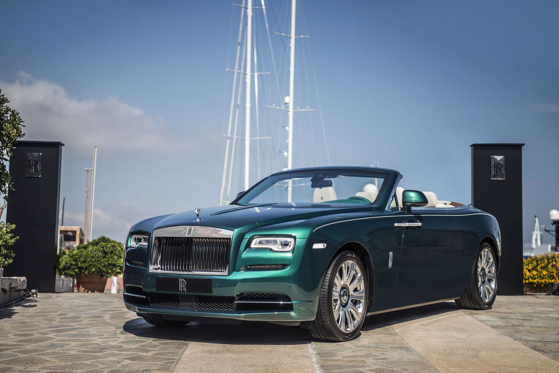 rolls_royce_dawn_emerald_28071605.jpg