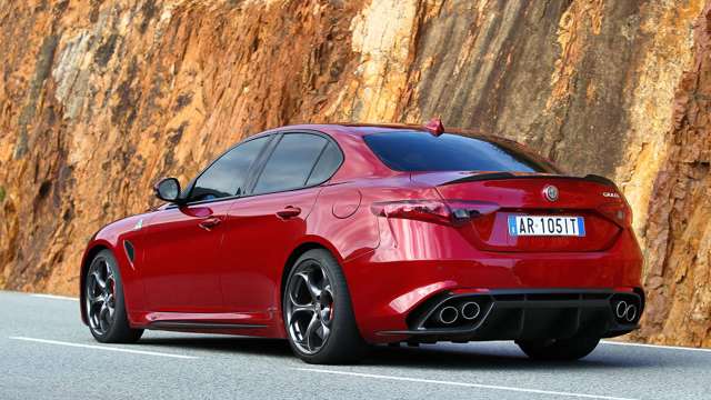 alfa_romeo_giulia_quadrifoglio_25051610.jpg