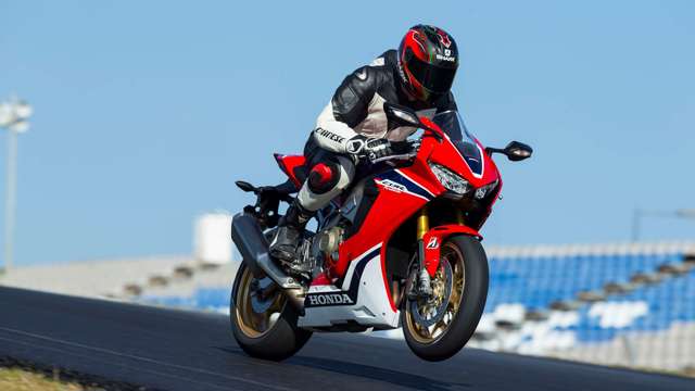 honda_fireblade_sp_28071755.jpg