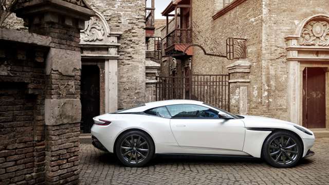 aston_martin_db11_goodwood_27062017_09.jpg