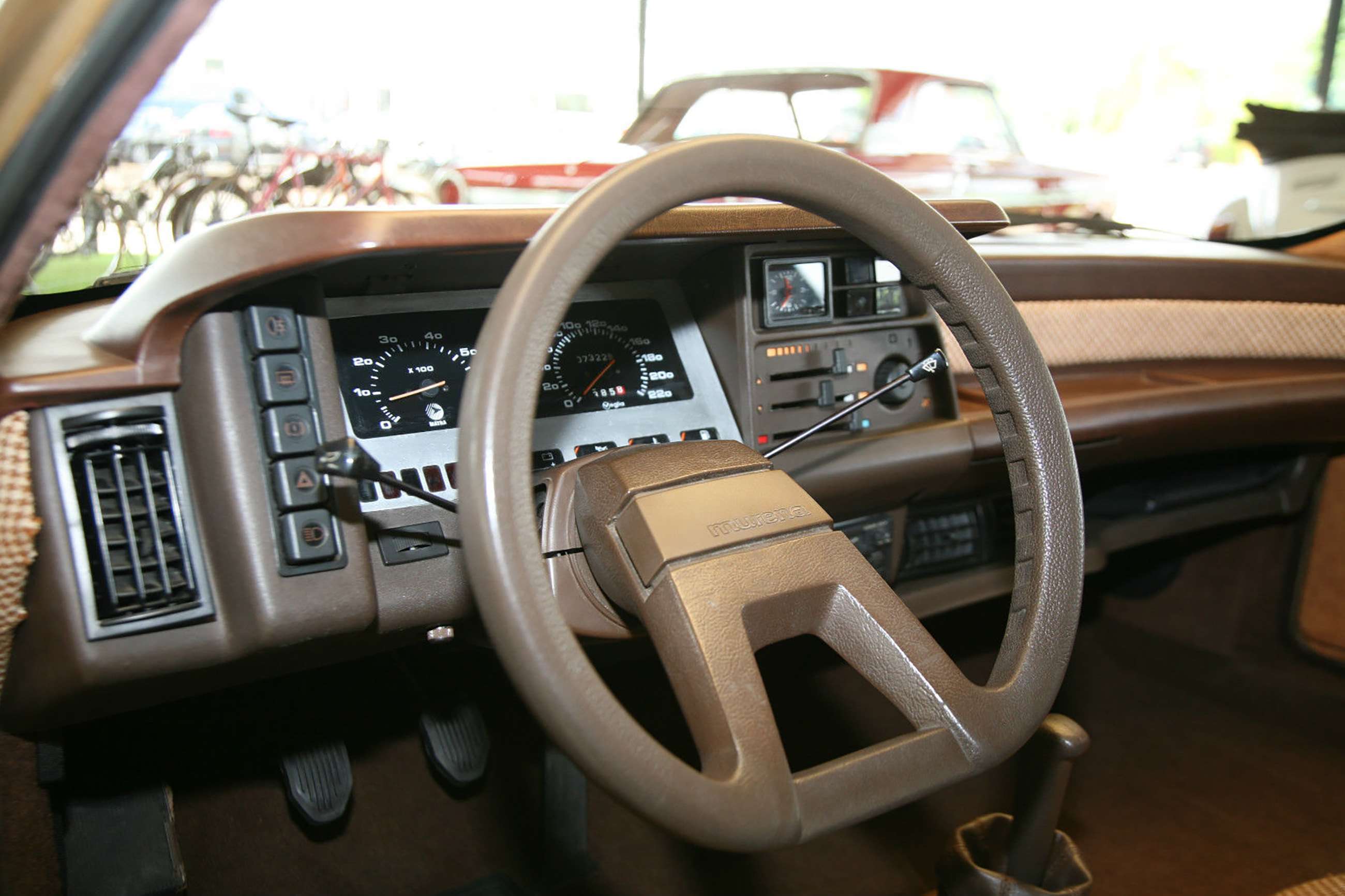 weird_steering_wheels_goodwood_20101711.jpg