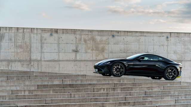 aston_martin_vantage_2018_first_drive_goodwood_10041812.jpg