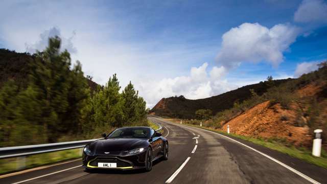 aston_martin_vantage_2018_first_drive_goodwood_10041859.jpg