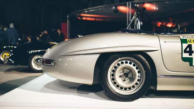 retromobile_bonhams_gallery_08021879.jpg