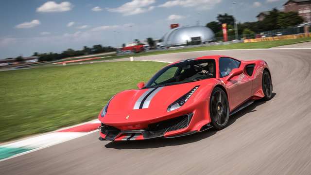 ferrari_488_pista_goodwood_11061809.jpg