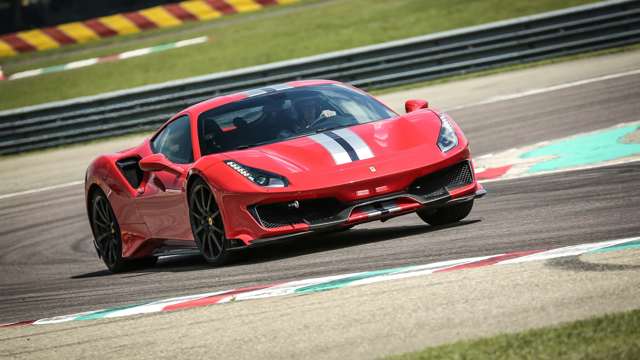 ferrari_488_pista_goodwood_11061825.jpg