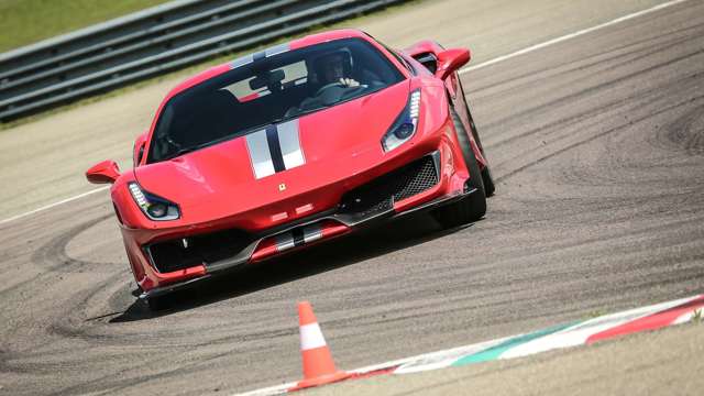 ferrari_488_pista_goodwood_11061827.jpg