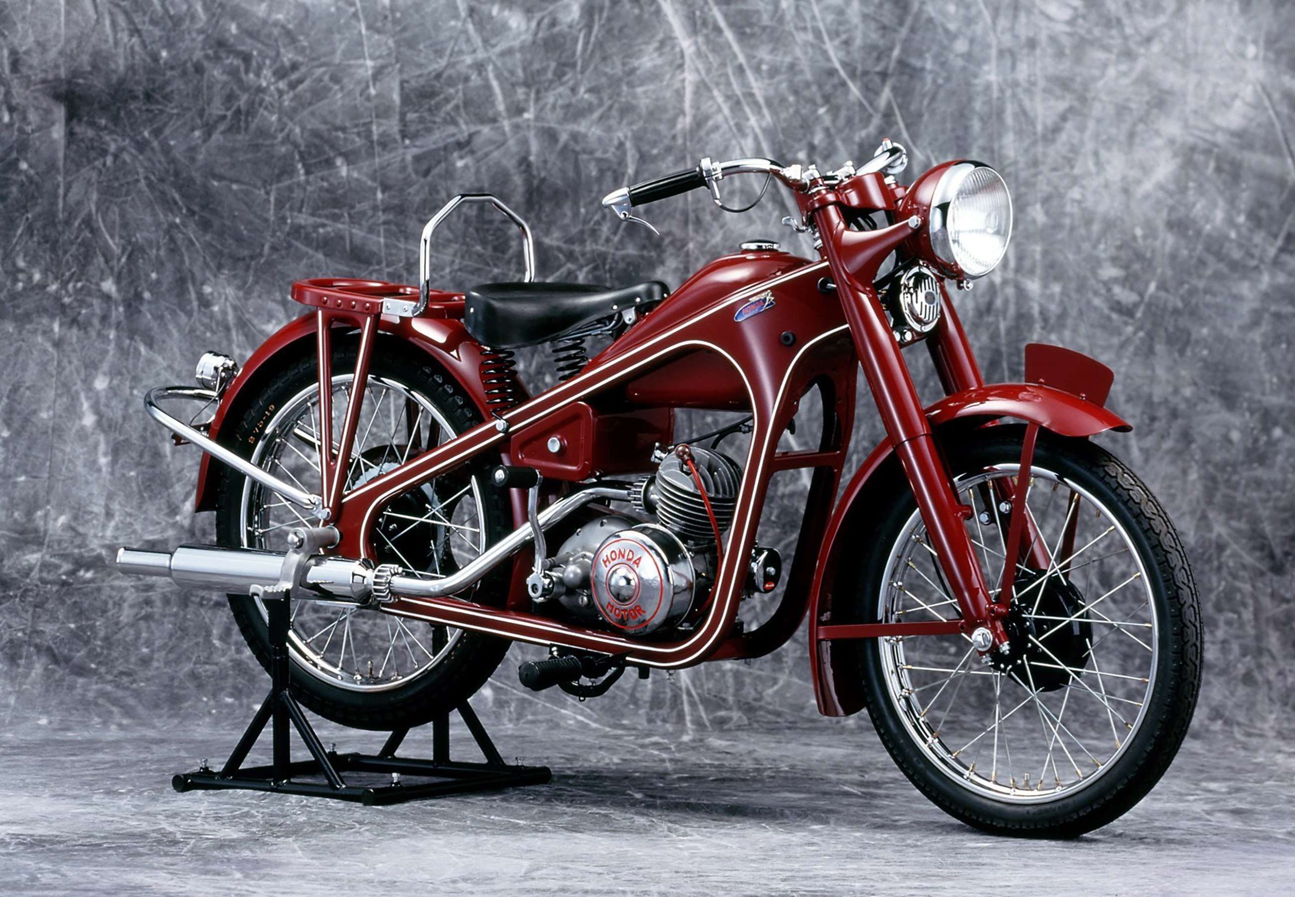 honda-celebrates-400-million-motorcycles-19121905.jpg