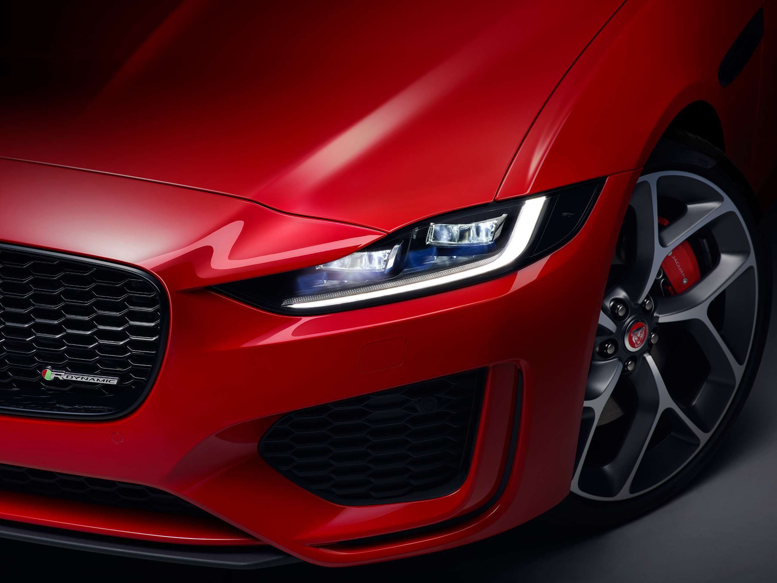 jaguar-xe-2019-design-goodwood-27022019.jpg