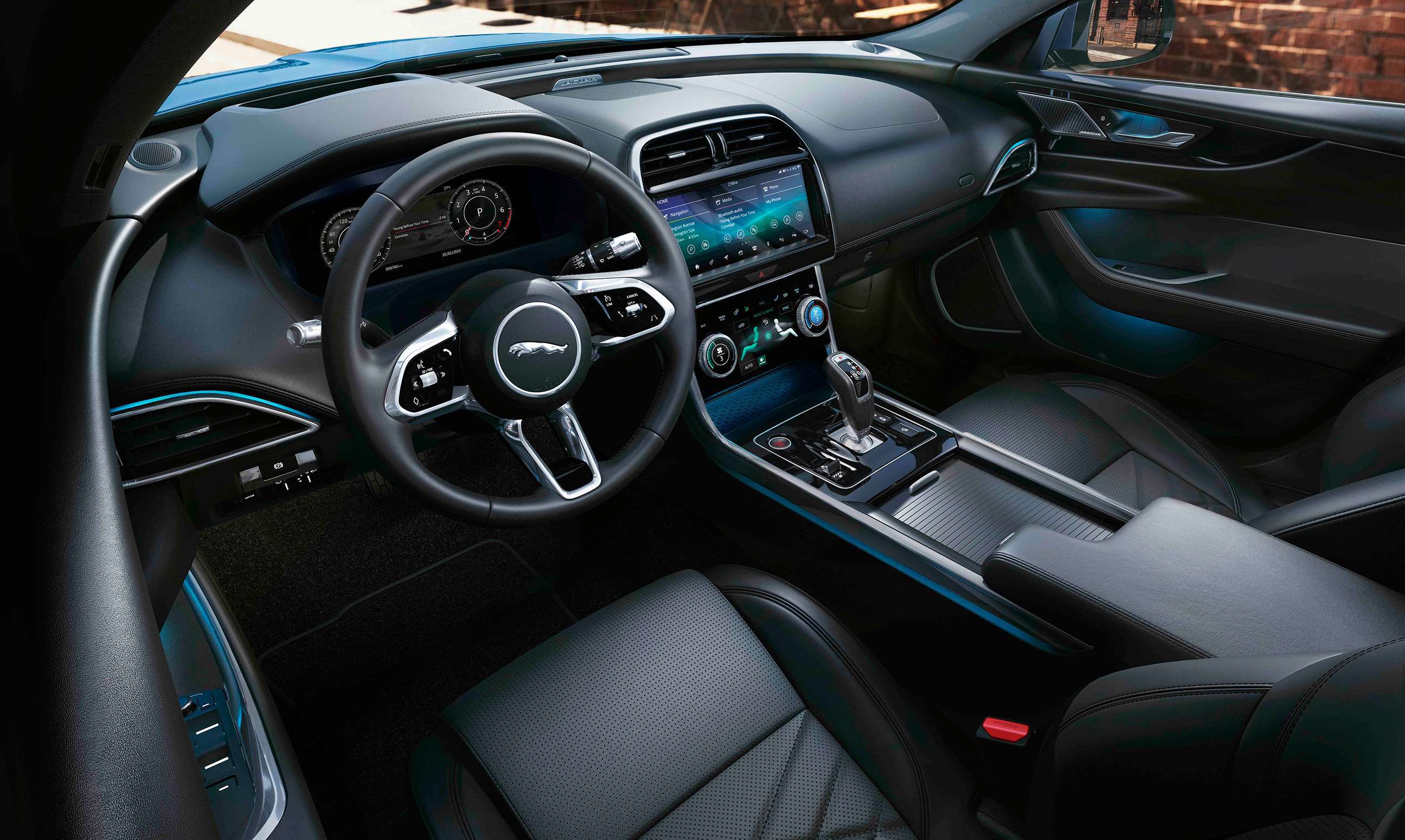 jaguar-xe-2019-interior-goodwood-27022019.jpg
